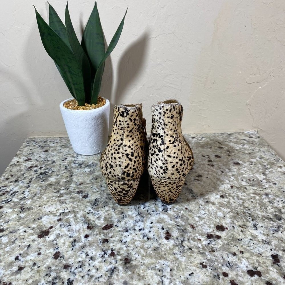 Matisse Leopard Print Calf Hair Wedge Ankle Boots Pointed Toe Brown Tan Womens 6 - Picture 4 of 6